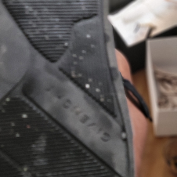 Givenchy - Picture 6 of 6